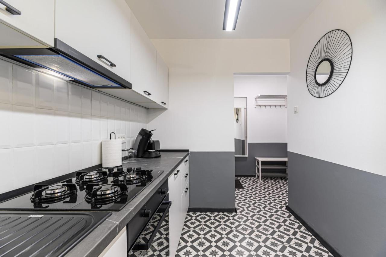 Travelers Hideout - Central Apartment Braşov Exteriör bild