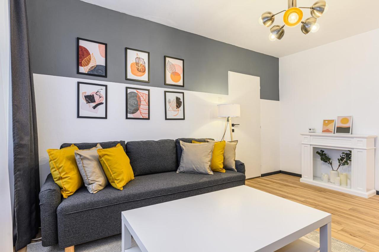 Travelers Hideout - Central Apartment Braşov Exteriör bild