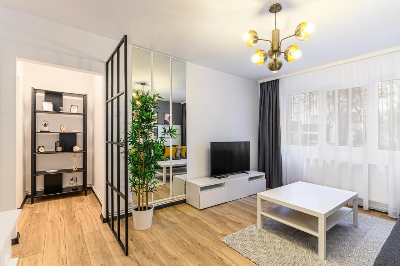 Travelers Hideout - Central Apartment Braşov Exteriör bild