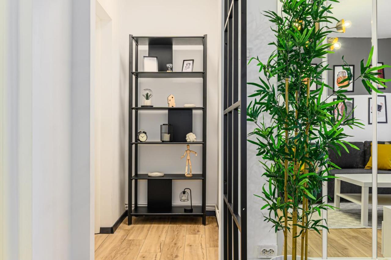 Travelers Hideout - Central Apartment Braşov Exteriör bild