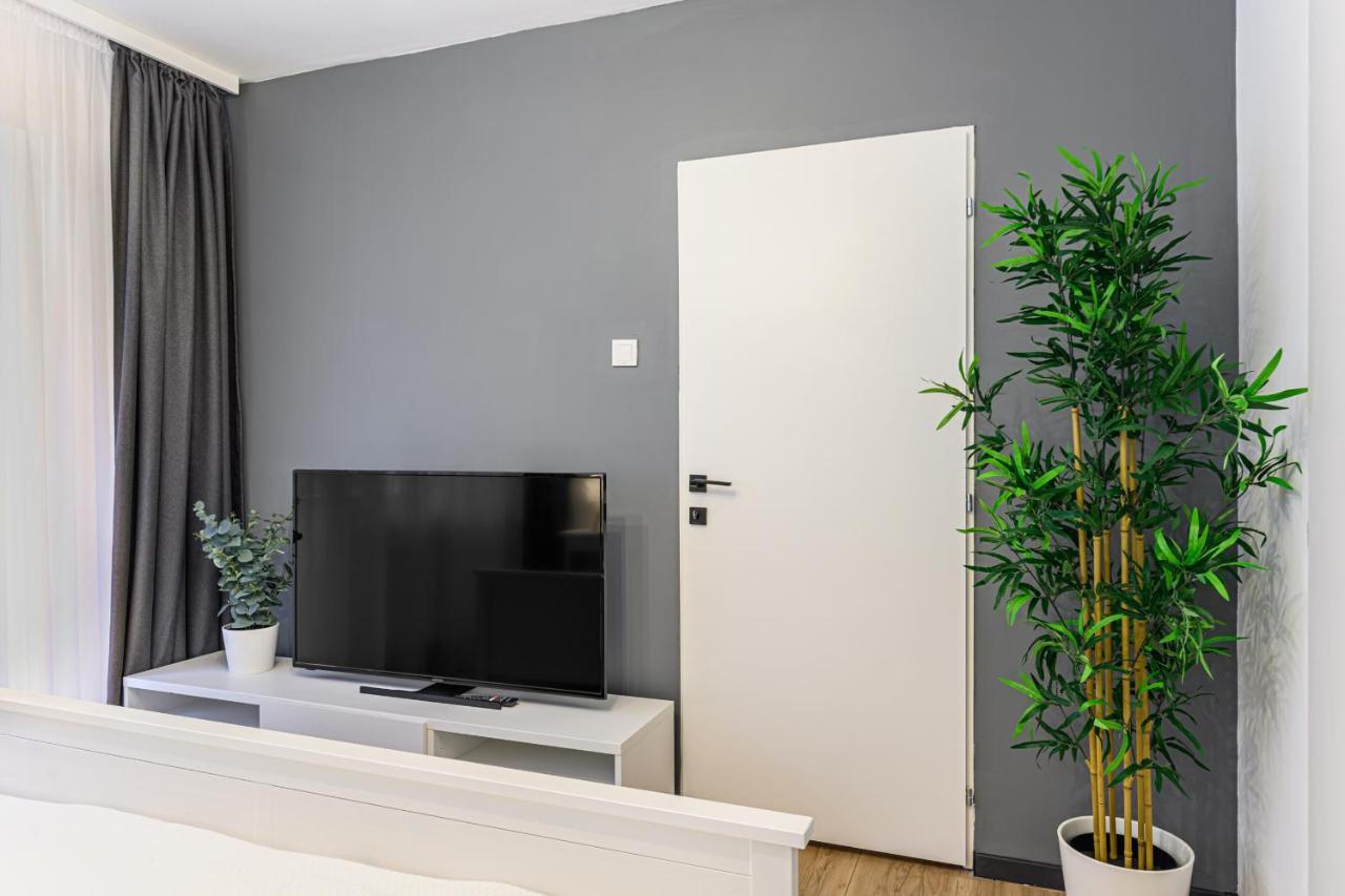 Travelers Hideout - Central Apartment Braşov Exteriör bild