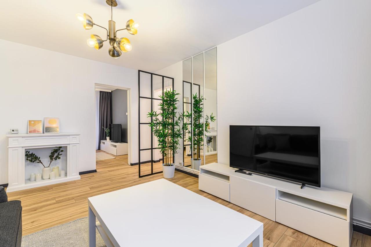 Travelers Hideout - Central Apartment Braşov Exteriör bild